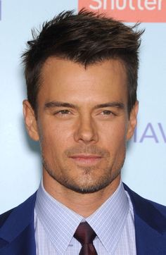 Josh Duhamel's Wind Swept Undercut - This ‘do is almost like a blend between a comb-over and spikes. To achieve it, use your favorite product to spike your hair up, but also over, to make it look like the wind blew it into position. Two Block Haircut, Popular Mens Haircuts, Undercut Hairstyle, Haircut Images, Growing Your Hair Out, Undercut Men, Widows Peak, Widow's Peak, Undercut Pompadour