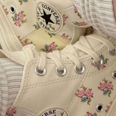 Floral Converse, Converse Aesthetic, Get In Loser, Aesthetic Coquette, Aesthetic Shoes, Converse Chuck Taylor All Star, Pretty Shoes, Dream Shoes