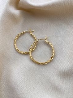 Rope Hoop Earrings,  925 earrings, silver hoop earrings, gold hoops, chunky hoops, thick hoop earrings, silver earrings, silver hoops It can be layered with other necklaces. 22K gold plated 925 sterling Silver hoop earring. It comes in our branded jewelry box and jewelry cleaning cloth, making it a great gift for her. Does not sag in the hood. Shipping as follows:  Turkey 2-4 days USA 2-4 days Europe 2-4 days Australia 3-7 days Rope Hoop Earrings, Handmade Elegant Hoop Huggie Earrings, Elegant Handmade Hoop Huggie Earrings, Elegant Handmade Huggie Hoop Earrings, Handmade Everyday Hoop Earrings, Handmade Hoop Earrings For Everyday Wear, Tarnish Resistant Sterling Silver Hoop Earrings, Dainty Small Hoop Earrings With Spring Ring Clasp, Handmade Yellow Gold Hoop Earrings