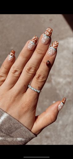 Fall Aztec Nails, Country Style Nails Ideas, Aztec Nails Design, Western Nails Almond, Alaskan Nails, Fall Boho Nails, Boho Gel Nails, Winter Western Nails