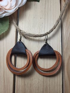 Handmade leather hooped earings. Blue beaded variety have blue marble and cowbone beads. Craft Classes, Handmade Wire Jewelry, Blue Marble, Leather Work, Etsy Earrings Dangle, Leather Earrings, Leather Jewelry, Handmade Leather, Designer Earrings