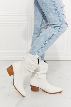 White Cowboy Boots, Asian Market, Pointed Toe Heels, High Quality Shoes, Cow Boy, Size Pattern, Jeans Slim, Slim Fit Jeans, Street Fashion