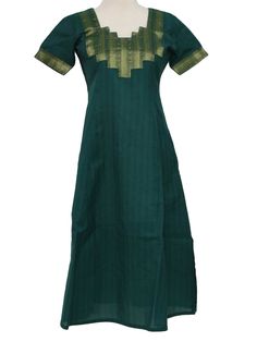 90s -No Label- Womens/Girls emerald green with black stripes and gold and green fabric patches along the neckline and cuffs of this beautiful Salwar Kameez Ethnic Hippie Dress or Tunic Top. Short sleeves, pullover design, squared neckline and large side slits for ease. (wear over pants due to high side slits). Upcycle Saree, Dress Necks, Chudidhar Designs, Panjabi Dress, Plain Kurti Designs, Cotton Dress Pattern, Salwar Neck Designs, Churidar Neck, Function Dresses