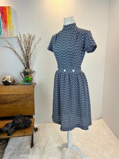 1960s Dress / 60s Mod Dress / 1960s Mod dress / 60s dress This is a 1960s Mod style dress. It has a blue and cream print,a fitted waist with decorative buttons and a center back zipper. I love the hidden pleats in the front shoulders that give her an even more tailored look. Measurements provided are flat and have been doubled. Vintage size 12. Makers tag reads Kenny Classics Bust 36" Waist 26" Hips 50"   Length 38" Shoulder 15" ❤️ Condition: Excellent vintage condition. This item has been cleaned and is ready to wear. $148 includes domestic shipping and insurance. International shipping is $30. Please let me know if you have questions, would like more measurements, or photos. I am here to help. 💜Megan Retro Dress With Lined Fitted Waist, Vintage A-line Dress With Fitted Waist, Retro Dress With Retro Print For Vintage Fashion, Fitted Retro Vintage Dress Knee-length, Retro Dress With Vintage Fashion Print, Retro Fitted A-line Vintage Dress, Fitted Retro Vintage Dress With Vintage Print, Fitted Retro A-line Vintage Dress, Fitted A-line Retro Vintage Dress