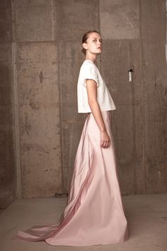 Rosie Assoulin Quoi Porter, Rosie Assoulin, Fashion Mode, Mode Inspiration, White Top, Wedding Gown, Evening Wear, Pink Dress, High Fashion