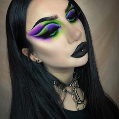 Diy Makeup Looks, Colorful Goth, Beetlejuice Makeup, Dark Makeup Looks, Dramatic Eye Makeup, Halloween Eye Makeup, Graphic Makeup, Purple Makeup, Graphic Liner