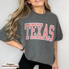 Retro Texas *Comfort Colors T-shirt. The divine *Comfort Colors T-shirts are made from specially spun fibers of 100% cotton for strength and softness and are pre-washed for that relaxed look and feel we love. 🌸 Please refer to the size chart in the listing images before submitting your order For oversized look, size up 1-3 from your regular size, depending on the look desired. *Compared with other shirt brands, Comfort Colors are generally thicker and have a larger fit. So keep in mind when you Oversized Fan Apparel Tops For Game Day, Collegiate Oversized Top With Graphic Print, Oversized Collegiate Top With Graphic Print, Oversized Collegiate Cotton Top, Oversized Cotton Collegiate Top, Oversized Letter Print Tops For Game Day, Oversized School Spirit T-shirt With Letter Print, Oversized Varsity Crew Neck Top, Oversized Graphic Tee For College