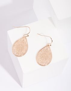 Description Lift your look with these intricate filigree teardrop earrings in a rose gold tone. Size: Earring length is 30mm and measures 15mm at it's widest point. Weight: Single earring weighs 0.9g | Lovisa Rose Gold Filigree Lace Tear Drop Earrings Rose Gold Metal Teardrop Earrings, Rose Gold Teardrop Earrings Gift, Hypoallergenic Rose Gold Teardrop Earrings, Piercings Nose, Fashion Jewellery Online, Nose Piercings, Tear Drop Earrings, Bold Earrings, Gold Filigree