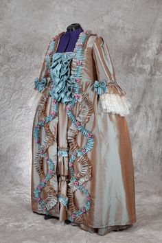 One of the most popular gowns of the 18th century. Here is the fabric tafetta, but If you wish it coud be done of cotton or silk (the fabric price for silk fabric has to be paid extra). The stomacher had to be pinned to the stays traditionally, here I have sewed the dress and the stomacher together. It can be undone if you wisch. The pockets can be reached through the hidden opening on the sides of the dress and petticoat. If this fabric is unavailable at the moment, i will offer you another one Women's Costumes, Petticoat, Silk Fabric, Design Your Own, Custom Sizing, Favorite Outfit, Art Collection, Silk, Bathing Beauties