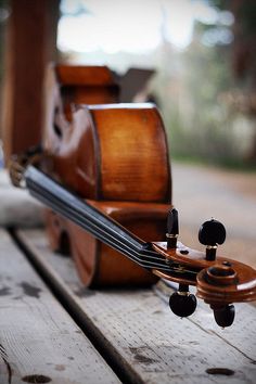 a violin sitting on top of a wooden table