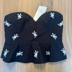 Zara Embroidered Strapless Top. Size L. Color Black. Side Hidden In-Seam Zip Closure. New With Tags. Zara Embroidered Top, Denim Tank Top, Halter Neck Crop Top, Leather Bustier, White Bralette, Ruffle Crop Top, Tie Front Cardigan, Zara Crop Top, Blue Crop Tops