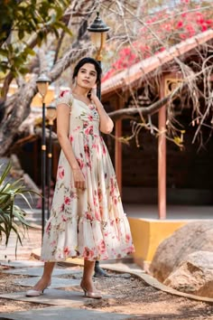 Floral Georgette Frocks, Traditional Frocks, Georgette Frocks, Bd Dress, Frock Styles, Kurti Neckline, Gown Dress Party Wear, Birthday Frocks, Frock Models