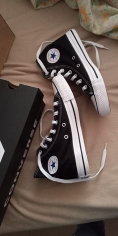 Knee High Converse, Converse Aesthetic, Chuck Taylor Shoes, Cute Converse, All Star Converse, Vintage Modern Style, Star Converse, Men's Vintage Style, All Stars Converse