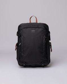 Wasserabweisender, funktionaler Hochleistungsrucksack. Mit Reißverschluss, 16"-Laptopfach und bis 20 Litern Fassungsvermögen ist dieser funktionale, langlebige Rucksack der perfekte Begleiter für kürzere Wanderungen oder den täglichen Arbeitsweg. Mens Carry On Luggage, Japanese Backpack, Professional Backpack, Durable Backpack, Men Backpack, Functional Backpack, Tech Backpack, Everyday Backpack, Backpack Material