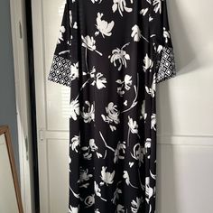 Nwt Elegant A-Line Maxi Tunic/Caftan. Size 14, Three Quarter Sleeves With Generous In-Seam Pockets. Stylish Black/White Floral And Geometric Print. No Fabric Label But Feels Like Good Quality Polyester Knit. Designed By Philippine Criselda Lontok For Rustan’s Department Store. White Dress With Floral Print And Kimono Sleeves, Spring Black Maxi Dress With Kimono Sleeves, Black Maxi Dress With Kimono Sleeves For Spring, Elegant White Printed Kaftan, Elegant Black Kaftan With Floral Print, Elegant Black Printed Kaftan, White Floral Tunic Maxi Dress, Fitted White Dress With Kimono Sleeves, Elegant White Maxi Dress With Kimono Sleeves