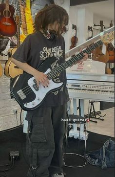 Bass Player Outfit, Guitar Outfit Style, Band Clothes Aesthetic, Music Outfits Ideas, Grunge Outfits Feminine, Bassist Outfit, Emo Rock Aesthetic, Grunge Band Aesthetic, Musician Aesthetic Outfits