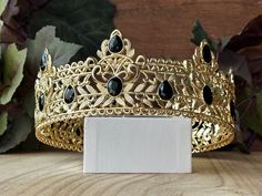 Men King Crown. Perfect for Prom, Birthday or for any other special occasion. Or just to be THE KING. THE COLORS ON THE CROWN: Gold with Black stones. THE SIZE 2.5 inches tall. 6 inches approx. diameter.  GIFT BOX IT'S NOT INCLUDED! This item it will send on STANDARD FIRST CLASS MAIL (2 to 5 business days). in USA If you need sooner, please upgrade the shipping. INTERNATIONAL SHIPPING Contact me for the shipping cost. Follow me for promos at: www.etsy.com/shop/JVDesignAndEngraving JV Design & En Black And Gold Crown, Crowns For Men, Mens Crown, Gold King Crown, Prom Crown, King Crowns, Crown Costume, Medieval Crown, Boy Crown