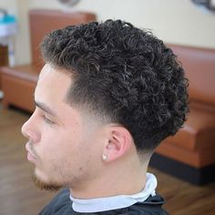 Afro Men Haircut, High Taper Fade Haircut Curly, Curly Middle Part, Low Fade Curly Hair, Boys Haircuts Curly Hair, Blow Out Hair, Temp Fade Haircut