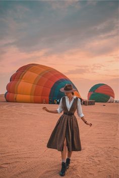 Idda Van Munster, Watch The Sunrise, Hot Air Balloon Ride, Cat Dress, Makeup Girl, Cat Tunnel, Hot Air Balloon Rides, Look Retro, Best Cat