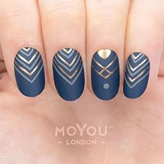 Mani Designs, Nail Art Bleu, Subtle Nail Art, Minimal Nails Art, Mani Ideas, Geometric Nail Art, London Nails