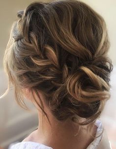 Crown braid updo http://eroticwadewisdom.tumblr.com/post/157383594317/hairstyle-ideas-im-in-love-with-this-hair-color Boho Plaits, Medieval Hair, Crown Braid Updo, Sanggul Modern, Bridesmaid Updo, Peinados Recogidos, Hairstyles Wedding, Bridesmaid Hair Updo, Braided Hairstyles Updo