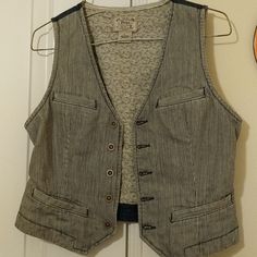 Nwt Vintage Vest. Beautiful Inside Material. Heavy Outside Shell. 100% Cotton. Says L Fits Like Small Vintage Street Style, Ralph Lauren Vest, Pop Style, Vintage Vest, Winter Fits, My Vibe, Dream Wardrobe, Fairy Tail, Blue White