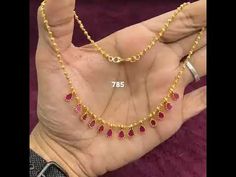 Simple Chocker Neckless Gold, Simple Gold Necklace Designs Latest, Small Chains Gold, Kerala Necklace, Gold Chain Necklace Womens, Necklace Video, Black Jewelry Necklace, Small Gold Necklace, Gold Ideas