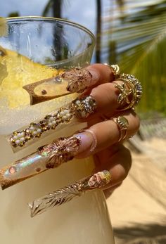 Fall Bling Nails Art Designs, Fall Nails Square Long, Expensive Nails Design, Long Fall Nail Designs, Autumn Aesthetic Nails, Baddie Fall Nails, Fall Aesthetic Nails, Fall Nails Long, Acrylic Fall Nails