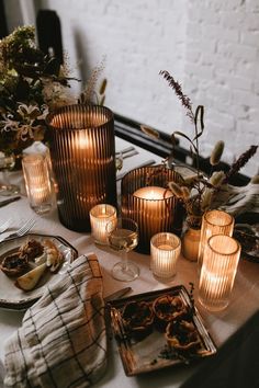 THANKSGIVING TABLE INSPO | FALL DECOR French Thanksgiving, Diy Keramik, Tafel Decor, Thanksgiving Table Settings, Fall Table, Thanksgiving Decor, French Inspired, Autumn Home