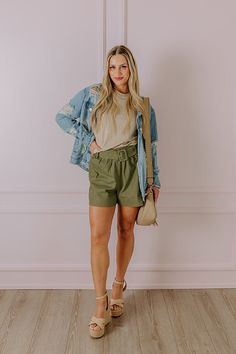 - Be ready for sunshine with these trendy shorts! - Unlined material - A wide elastic waistband - Belt loops and a removable buckle closure belt - Functional side pockets - A relaxed yet flattering silhouette that ends in straight hemlines Paperbag Waist Bottoms With Built-in Shorts For Day Out, Chic Belted Cotton Shorts, Fall Khaki Shorts With Pockets, Belted Cotton Shorts, Spring High-waisted Cargo Shorts With Built-in Shorts, Khaki Shorts With Pockets For Fall, Green Cotton Fall Shorts, High-waisted Cargo Shorts For Spring And Summer, Spring High-waisted Cargo Shorts