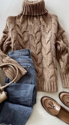 Stylish Outfits For Women Over 50, Clothes For Women Over 50, Moda Jeans, Outfit Chic, Stil Elegant, Looks Chic, Hiking Outfit