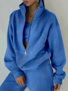 A royal blue tracksuit with matching sweatshirt and sweatpants are worn by a woman who is posing for the camera - Fleece Chic Leisure Suit, Estilo Chic, Sweatshirt Zipper, Tracksuit Set, Sports Suit, Tracksuit Women, Casual Sets, Women Set, Outfit Casual