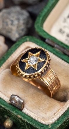 Vintage Star-shaped Wedding Jewelry, Antique Yellow Gold Star Jewelry, Vintage Star-shaped Anniversary Rings, Victorian Diamond Ring, Brand Presentation, Star Motif, Old Mine Cut Diamond, Bead Set, Fine Rings