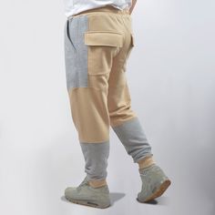 Fashionable youth and men's trousers. Made in patchwork style - two colors and details. Comfortable fit, two deep side pockets and two rear cargo pockets. An insert (gusset) is sewn between the legs, thanks to which it is very convenient to play sports and move around in pants. Sewn from quality material - a footer with a three-thread loop. Density 310 g / m2. Composition 70% cotton, 30% polyester.This model is multifunctional. Can be used for jogging, sports, regular biker use, cosplay and more