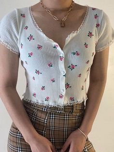 ⚡️Free Shipping 2022 Buttoned Lace Trim Floral Crop Knit Tee White L under $20.00 in Sweaters at AnotherChill.com Online. Style: Casual/Sweet/Y2K. Color: White. Fabric Content: Polyester. Fit Type: Slim fit. Neckline: Crew Neck. Sleeve Length: Short Sleeve. Design: Lace Paneled Trim, Floral Pattern Featuring, Front Button Fastening. ✓2022 SUMMER OUTFITS. Check reviews and buy Buttoned Lace Trim Floral Crop Knit Tee today. Trendy Teen Fashion, Y2k Inspired Outfit, Floral Print Crop Top, Crop Top Outfits, Cute Crop Tops, Sweaters Online, Lace Crop Tops, Knit Tees, Teenage Fashion Outfits