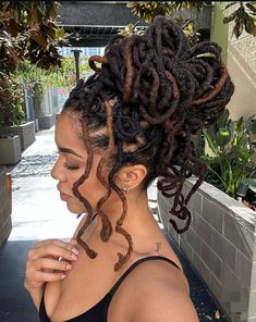 Loc Hairstyles Prom, Loc Styles Prom, Curly Loc Bun, Locs Updos For Black Women, Updo With Locs, Long Loc Hairstyles For Women, Locs Highlights, Classy Loc Styles, Formal Loc Styles