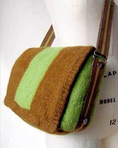 felted no sew messenger bag cocoknits patt Messenger Bag Pattern, Love Projects, Planned Pooling, Messenger Bag Patterns, Local Yarn Shop, Boho Tote Bag, Knitted Bag, Knitting Bag, Cross Bag