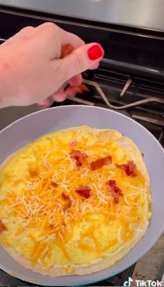 Quesadilla Hack, Breakfast Quesadilla Recipes, Easy Quesadilla, Delicious Healthy Breakfast Recipes, Instant Breakfast, Popsugar Food, Food Stamps, Best Breakfast Recipes