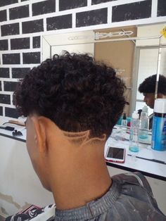 Mid Fade Haircut, Mid Fade, Taper Design, Haircut Designs, Haikou, Taper Fade, Curly Afro, Mens Cuts, Clash Royale