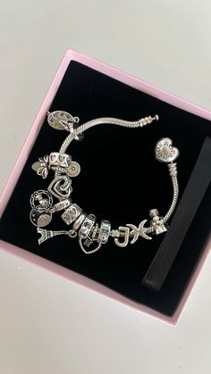 Pandora Bracelet Ideas Sliver, Full Pandora Charm Bracelet, Pandora Charm Bracelet Aesthetic, Pandora Bracelet Aesthetic, Pandora Bracelet Ideas