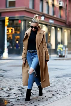 Brooklyn Blonde, Camel Coat Outfit, Winter Mode Outfits, Mode Mantel, Skandinavian Fashion, Pastel Outfit, Camel Coat, Winter Mode