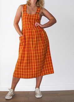 sweet and fun checked pocket dress for summer. perfect vintage quality. the item is hand-picked, one and only, not new. dress is not stretchy at all. for your reference, model wears size S/M, is 175 cm tall and 62 kg weight, usually wears UK size 10-12, bust size 75B I suggest this dress for lady, who wears size XS or S, or have small bust, because for the model's bust it is quite tight. Summer Gingham Dresses With Pockets, Summer Plaid Dresses With Pockets, Sleeveless Plaid Dress With Pockets, Vintage Summer Dress, Red Summer Dresses, Robes Vintage, Vintage Summer Dresses, Dress Bohemian, Check Dress