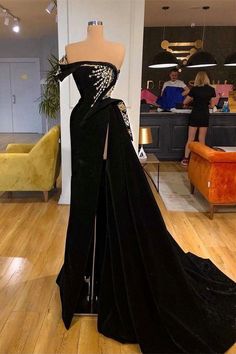 Gorgeous Strapless Split Front A-line Prom Dress With Beading Valdrin Sahiti, A Line Prom Dress, One Shoulder Prom Dress, Strapless Prom Dress, Chique Outfits, Mermaid Bridesmaid Dresses, Black Prom Dress, Black Prom, A Line Prom Dresses