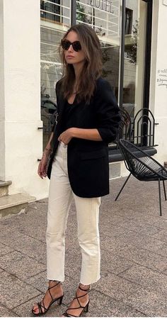 These ideas are so you - jandshawkins@gmail.com - Gmail Black And White Outfit, Casual Work Outfits, Mode Inspo, Classic Outfits, Business Casual Outfits, Work Attire, Black Blazer