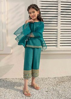 Shirt With Wide Leg Pants, Baby Girl Dresses Indian, Pakistani Kids Dresses, Indian Dresses For Kids, Kids Party Wear Dresses, Kids Ethnic Wear, Kids Party Wear, Potli Bag