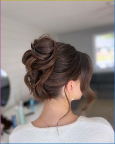 When we think of the 80s, we always think of big hair and the celebrities during that time were no exception. They pretty much set the stage for this kind of Summer Updo Hairstyles, Summer Updo, Fine Hair Updo, Hair Specialist, Updos For Medium Length Hair, Wedding Hair Inspiration, Updo Hairstyles, Hairstyles Ideas