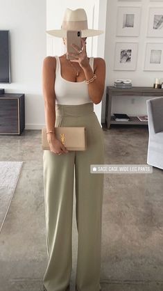 Classy Outfits For Slim Ladies, Pants Classy Outfits, Early Spring Dinner Outfits, Classy Outfits For Women Spring, Pastel Outfit Ideas Party, Outfits To Wear To A Botanical Garden, Elegant Outfits For Women Classy Night, 30 Birthday Outfits For Women Classy, 30 Yo Outfit