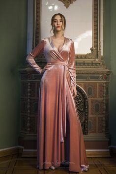 Colored wedding dress Paola – An Enticing Mix of Elegance and Luxury Boho Groom, Bridesmaid Wedding Dress, Colored Wedding Gowns, Nontraditional Wedding Dress, Winter Bridesmaid Dresses, Dress Mother Of The Bride, Colored Wedding Dress, Sheath Wedding, Alternative Wedding Dresses