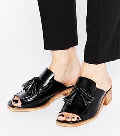 The Trends That Are Going to Be Big in 2016 via @WhoWhatWear Black Patent Leather Loafers, Patent Leather Loafers, Tassel Loafers, Loafer Mules, Mua Sắm, Leather Tassel, Summer 2016, Black Patent Leather