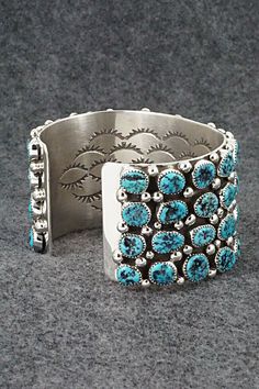 This stunning Kingman turquoise and sterling silver bracelet was made by Navajo silversmith Darlene Begay. The inside of the cuff is signed Darlene Begay and stamped sterling.Size: 5 3/4" (will fit up to a 6 3/4" wrist)Gap: 1"Width: 1 1/2"Free shipping on all orders! We ship with USPS and always include tracking. All orders ship within a day of payment.Returns are accepted up to 30 days after you receive your order. Just send us a message. Our shop offers cash back or store credit. The item must Southwestern Turquoise Cuff Bracelet Stamped 925, Southwestern Blue Cuff Bracelet Stamped 925, Turquoise Southwestern Cuff Bracelet Stamped 925, Kingman Turquoise, Sterling Silver Bracelet, Native American Jewelry, Turquoise Sterling Silver, Free Jewelry, Sterling Silver Bracelets